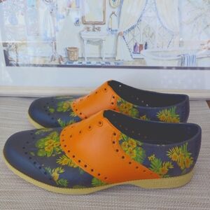 Biion "Orange Floral" Lightweight Wing-Tip Slip-On Spikeless Golf Shoes. Size 10